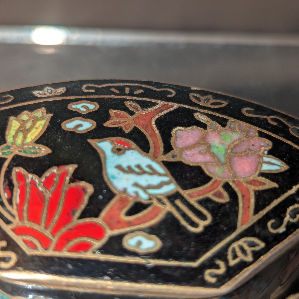 Vintage Cloisonné Trinket Pill Box Floral Bird Design Black Gold Color 1" Tall - Picture 3 of 9